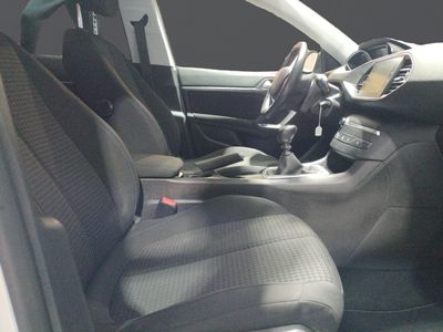 peugeot-308-sw-style-bluehdi-130-s-s-6-vel-man-8 Thumbnail