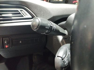 peugeot-308-sw-style-bluehdi-130-s-s-6-vel-man-13 Thumbnail