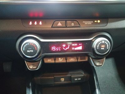 kia-stonic-1-0-t-gdi-74kw-100cv-mhev-mt-drive-16 Thumbnail
