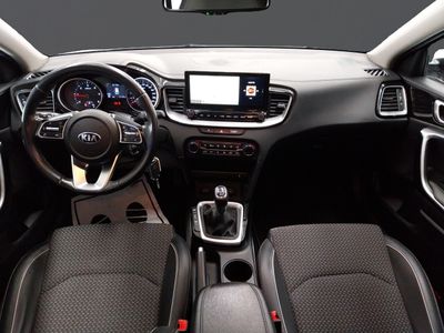 kia-ceed-1-6-mhev-imt-100kw-136cv-drive-6 Thumbnail