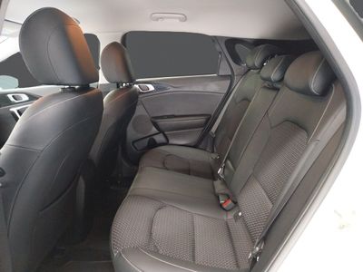 kia-ceed-1-6-mhev-imt-100kw-136cv-drive-9 Thumbnail
