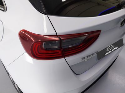 kia-ceed-1-6-mhev-imt-100kw-136cv-drive-27 Thumbnail