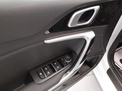kia-ceed-1-6-mhev-imt-100kw-136cv-drive-31 Thumbnail