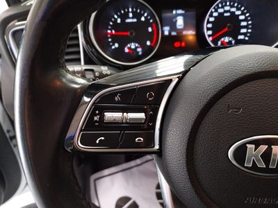 kia-ceed-1-6-mhev-imt-100kw-136cv-drive-11 Thumbnail