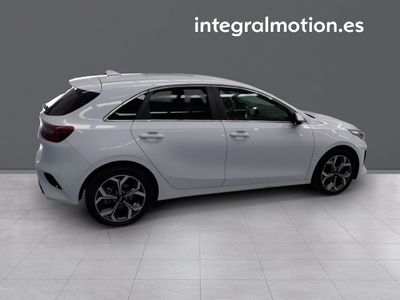 kia-ceed-1-6-mhev-imt-100kw-136cv-drive-25 Thumbnail