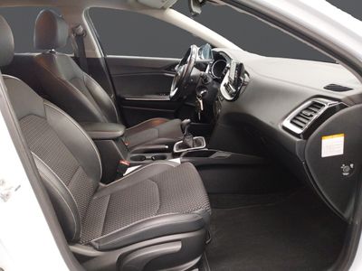 kia-ceed-1-6-mhev-imt-100kw-136cv-drive-8 Thumbnail