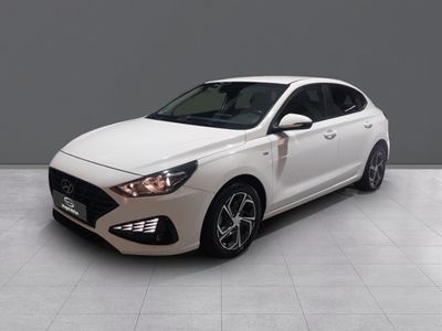 hyundai-i30-1-6-crdi-100kw-136cv-48v-klass-fastback-0