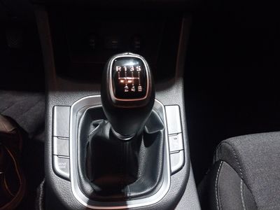 hyundai-i30-1-6-crdi-100kw-136cv-48v-klass-fastback-17 Thumbnail
