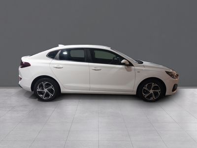 hyundai-i30-1-6-crdi-100kw-136cv-48v-klass-fastback-25 Thumbnail