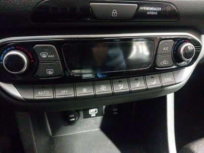 hyundai-i30-1-6-crdi-100kw-136cv-48v-klass-fastback-16 Thumbnail