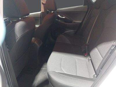 hyundai-i30-1-6-crdi-100kw-136cv-48v-klass-fastback-9 Thumbnail