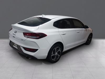 hyundai-i30-1-6-crdi-100kw-136cv-48v-klass-fastback-4 Thumbnail