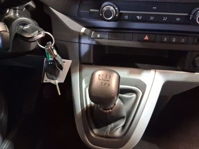 opel-vivaro-combi-1-5-88kw-120cv-m-std-express-11 Thumbnail
