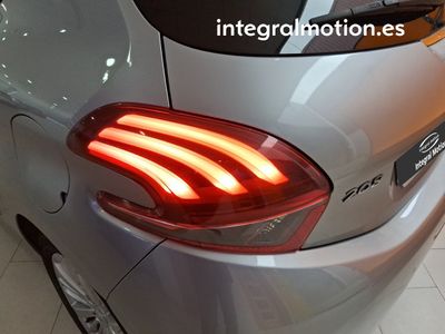 peugeot-208-1-2-s-s-signature-82-27 Thumbnail
