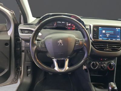 peugeot-208-1-2-s-s-signature-82-10 Thumbnail