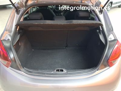 peugeot-208-1-2-s-s-signature-82-29 Thumbnail