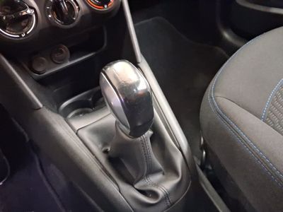 peugeot-208-1-2-s-s-signature-82-17 Thumbnail