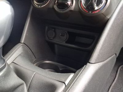 peugeot-208-1-2-s-s-signature-82-20 Thumbnail