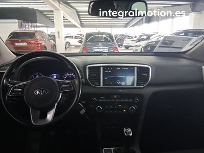 kia-sportage-1-6-mhev-drive-100kw-136cv-4x2-6 Thumbnail
