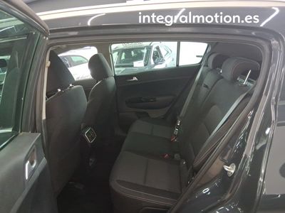 kia-sportage-1-6-mhev-drive-100kw-136cv-4x2-9 Thumbnail