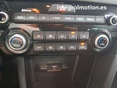 kia-sportage-1-6-mhev-drive-100kw-136cv-4x2-15 Thumbnail