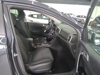 kia-sportage-1-6-mhev-drive-100kw-136cv-4x2-8 Thumbnail
