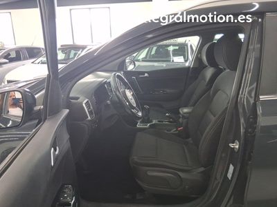 kia-sportage-1-6-mhev-drive-100kw-136cv-4x2-5 Thumbnail