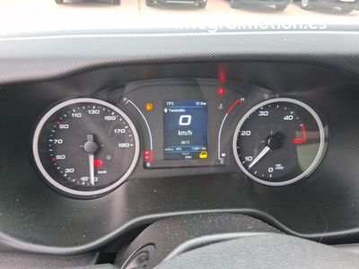 iveco-daily-35c-16h-3450-con-plataforma-elevadora-8 Thumbnail