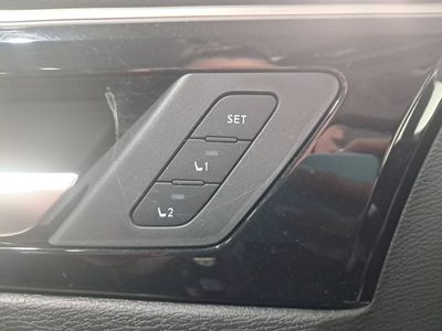 mitsubishi-outlander-phev-kaiteki-4wd-33 Thumbnail