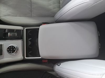 mitsubishi-outlander-phev-kaiteki-4wd-21 Thumbnail