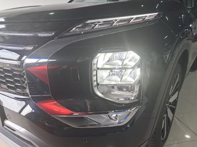 mitsubishi-outlander-phev-kaiteki-4wd-26 Thumbnail