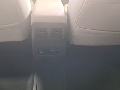 mitsubishi-outlander-phev-kaiteki-4wd-20 Thumbnail