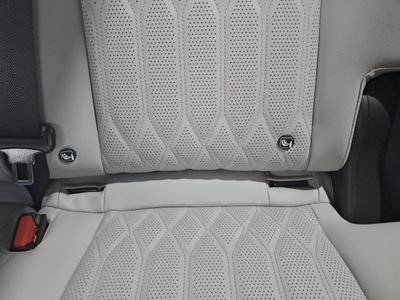 mitsubishi-outlander-phev-kaiteki-4wd-22 Thumbnail