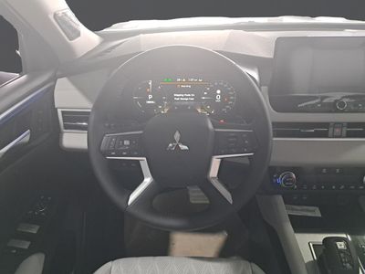 mitsubishi-outlander-phev-kaiteki-4wd-10 Thumbnail