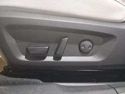 mitsubishi-outlander-phev-kaiteki-4wd-35 Thumbnail