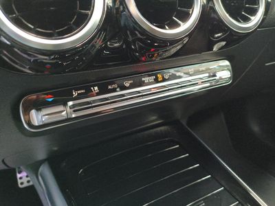 mercedes-gla-gla-200-d-16 Thumbnail