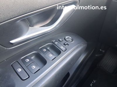 hyundai-tucson-1-6-crdi-100kw-136cv-48v-maxx-dct-4x4-30 Thumbnail