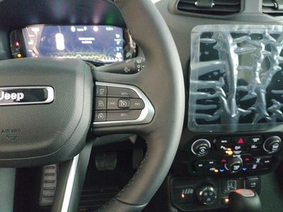 jeep-renegade-4xe-north-star-1-3-phev-240hp-at-eawd-12 Thumbnail