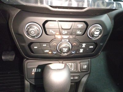 jeep-renegade-4xe-north-star-1-3-phev-240hp-at-eawd-16 Thumbnail