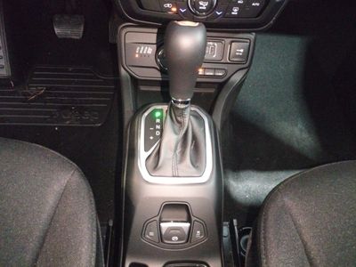 jeep-renegade-4xe-north-star-1-3-phev-240hp-at-eawd-17 Thumbnail