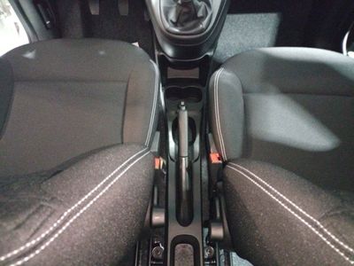 fiat-panda-panda-1-0-hybrid-51kw-70cv-21 Thumbnail