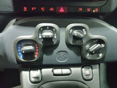 fiat-panda-panda-1-0-hybrid-51kw-70cv-16 Thumbnail