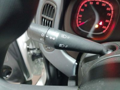 fiat-panda-panda-1-0-hybrid-51kw-70cv-13 Thumbnail