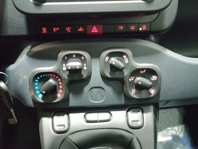 fiat-panda-panda-1-0-hybrid-51kw-70cv-16 Thumbnail
