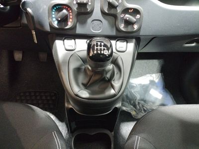 fiat-panda-panda-1-0-hybrid-51kw-70cv-17 Thumbnail