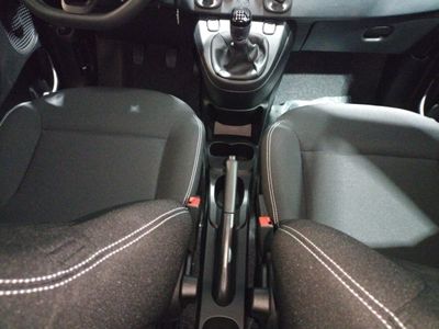 fiat-panda-panda-1-0-hybrid-51kw-70cv-21 Thumbnail