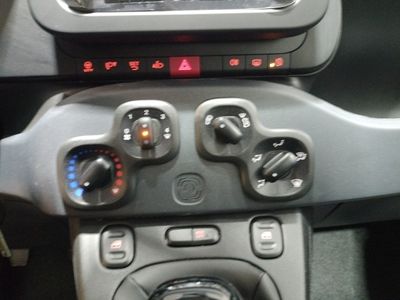 fiat-panda-panda-1-0-hybrid-51kw-70cv-16 Thumbnail