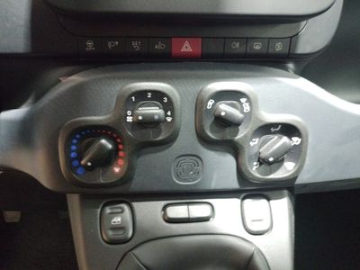 fiat-panda-panda-1-0-hybrid-51kw-70cv-16 Thumbnail