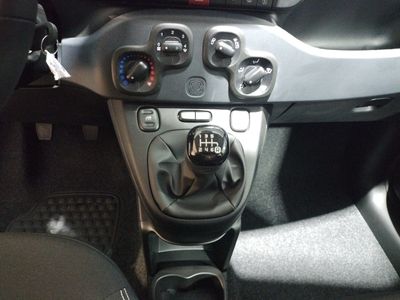 fiat-panda-panda-1-0-hybrid-51kw-70cv-17 Thumbnail