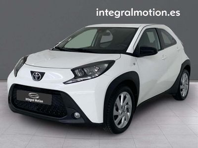 toyota-aygo-x-cross-1-0-vvt-i-72cv-play-0
